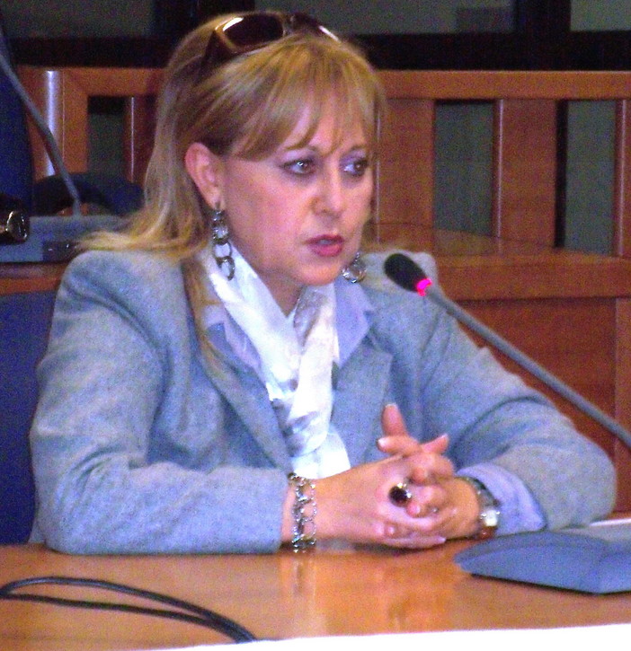 Ventimiglia: clamoroso ritorno della dirigente “licenziata” in Comune? La Terra decisa a riprendere servizio