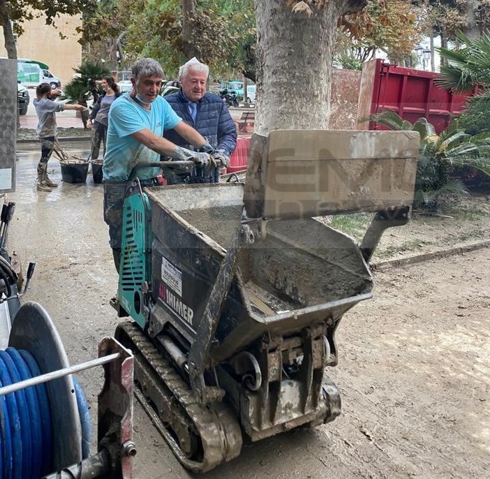 Maltempo a Ventimiglia: Scullino "Dalla Regione 1,3 milioni per le somme urgenze". Oggi un ferito tra i soccoritori Maltempo a Ventimiglia: Scullino "Dalla Regione 1,3 milioni per le somme urgenze". Oggi un ferito tra i soccoritori