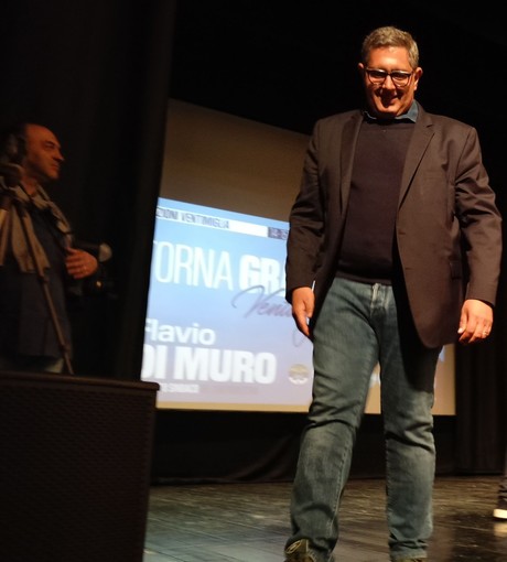 Il presidente Toti e il commento al post razzista su Facebook. Quando il "sentimento" tradisce le istituzioni