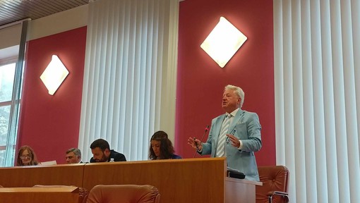 Ventimiglia, l'incompatibilità di Ventrella accende il consiglio comunale (Foto) Ventimiglia, l'incompatibilità di Ventrella accende il consiglio comunale (Foto)