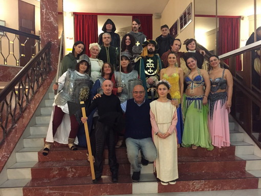 Il ringraziamento dell’associazione 'L’Istrione' per la partecipazione del pubblico alla rappresentazione dello spettacolo benefico 'Giovanna d’Arco' Il ringraziamento dell’associazione 'L’Istrione' per la partecipazione del pubblico alla rappresentazione dello spettacolo benefico 'Giovanna d’Arco'