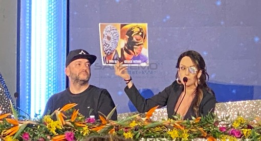 Gessica Notaro: "Io e Junior Cally abbiamo la maschera in comune: lui per idolatrare la violenza, io per nascondere i danni" Gessica Notaro: "Io e Junior Cally abbiamo la maschera in comune: lui per idolatrare la violenza, io per nascondere i danni"