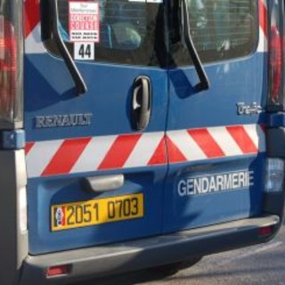 Mentone: non si ferma ad un controllo ed esce dall'auto con un machete, 35enne ucciso dalla Polizia
