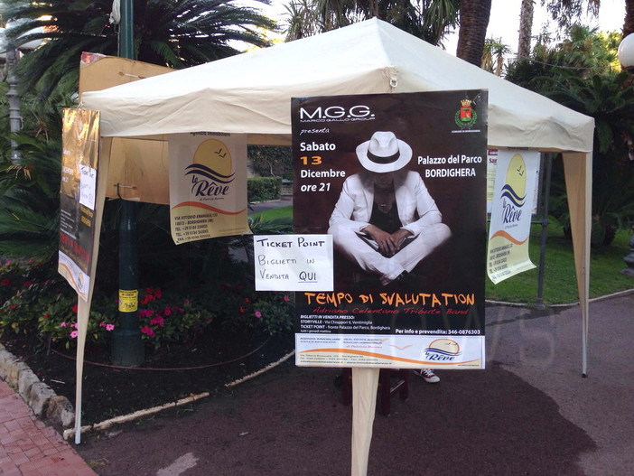 Bordighera: un gazebo per le informazioni e i biglietti dello spettacolo 'Tempo di Svalutation'