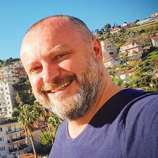 Nizza: ritrovato all'aeroporto Giovanni De Andreis, l'annuncio della sorella "Sta bene ed è in ospedale" Nizza: ritrovato all'aeroporto Giovanni De Andreis, l'annuncio della sorella "Sta bene ed è in ospedale"