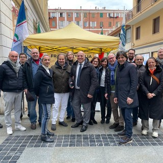 Sanremo: grande successo di partecipazione ieri in via Escoffier per il gazebo di Fratelli d'Italia (Foto) Sanremo: grande successo di partecipazione ieri in via Escoffier per il gazebo di Fratelli d'Italia (Foto)