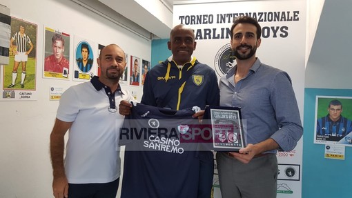 Calcio, Torneo Internazionale Carlin's Boys. Alla competizione c'è la presenza di Luciano (VIDEO)