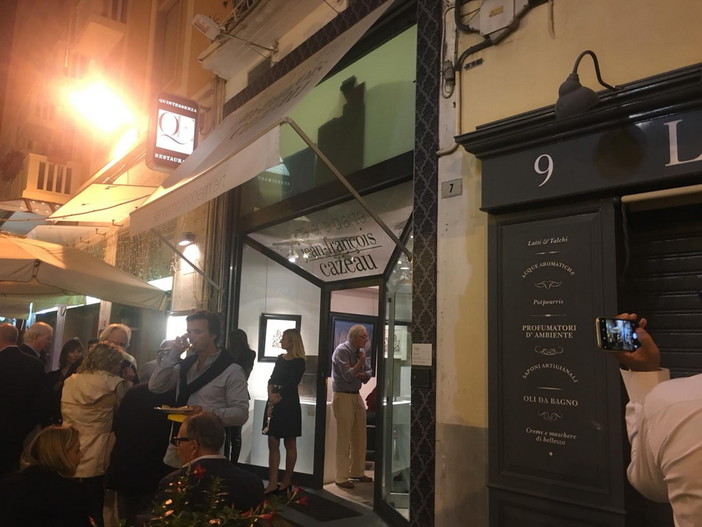 Sanremo: ieri sera in via Matteotti l'inaugurazione della nuova galleria d'arte 'Jean-François Cazeau' (Foto)