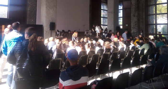 Il Liceo 'Aprosio' di Ventimiglia torna sul gradino più alto del podio per la vittoria di un prestigioso premio regionale Il Liceo 'Aprosio' di Ventimiglia torna sul gradino più alto del podio per la vittoria di un prestigioso premio regionale