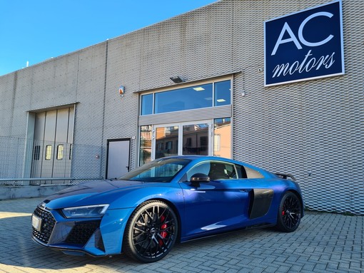 Desideri provare l'emozione di guidare una supercar straniera in pronta consegna? Da AC Motors entri, scegli, paghi e porti via! Desideri provare l'emozione di guidare una supercar straniera in pronta consegna? Da AC Motors entri, scegli, paghi e porti via!