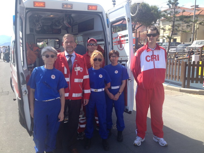Bordighera: giornata dimostrativa sul lungomare organizzata dalla locale Croce Rossa Bordighera: giornata dimostrativa sul lungomare organizzata dalla locale Croce Rossa