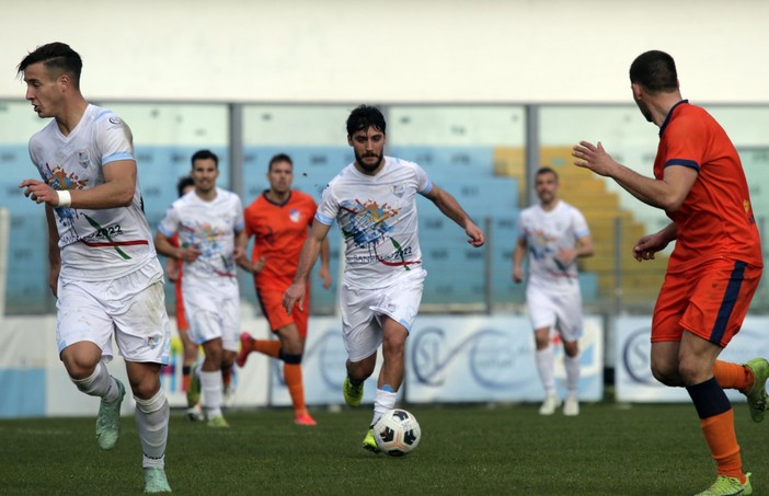 Calcio. Sanremese, gli Irriducibili salutano le due bandiere Bregliano e Gagliardi Calcio. Sanremese, gli Irriducibili salutano le due bandiere Bregliano e Gagliardi