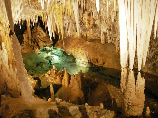 Alle Grotte di Borgio Verezzi apertura serale tutti i mercoledì di luglio ed agosto Alle Grotte di Borgio Verezzi apertura serale tutti i mercoledì di luglio ed agosto
