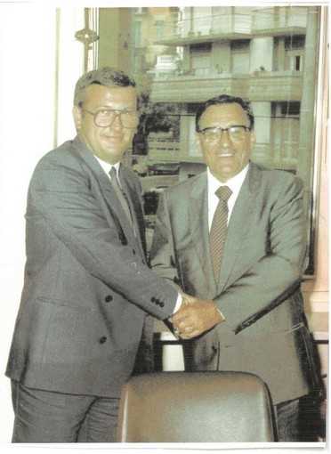 Ventidue anni nel ricordo di Gianni Cozzi, la messa commemorativa all’Anfiteatro di Marina degli Aregai Ventidue anni nel ricordo di Gianni Cozzi, la messa commemorativa all’Anfiteatro di Marina degli Aregai