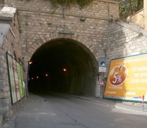 Imperia: problemi di illuminazione in corso Garibaldi, la protesta di un nostro lettore Imperia: problemi di illuminazione in corso Garibaldi, la protesta di un nostro lettore