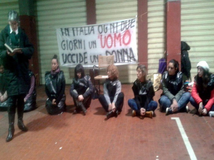 Ventimiglia: importante partecipazione alla 'Giornata contro la Violenza sulle Donne' Ventimiglia: importante partecipazione alla 'Giornata contro la Violenza sulle Donne'
