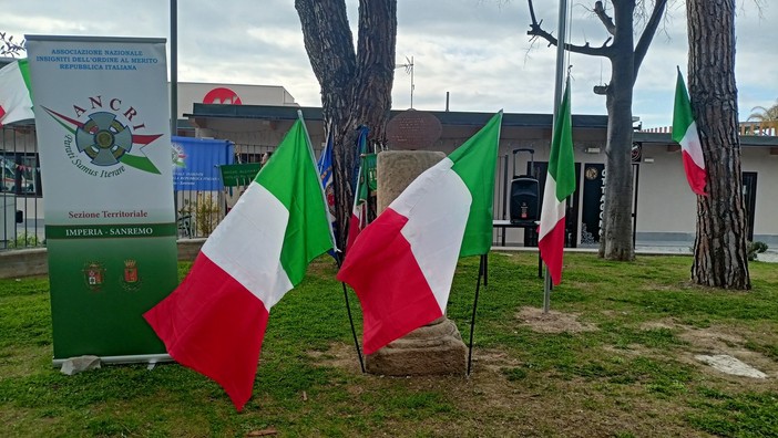 Vallecrosia celebra la Giornata Nazionale della Bandiera, cerimonia in piazza Erio Tripodi Vallecrosia celebra la Giornata Nazionale della Bandiera, cerimonia in piazza Erio Tripodi