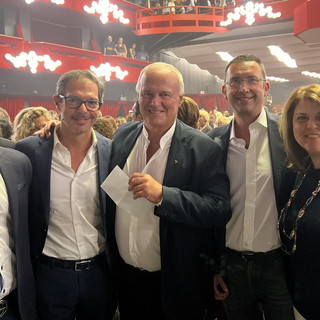 Una mensilità di tutta la Giunta di Bordighera donata alla Lilt nel corso dello spettacolo dei 'Bordi...gotti'