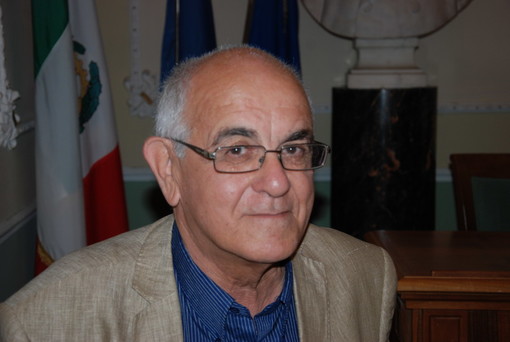 Cervo: il Sindaco Giordano al centro delle polemiche perché favorevole all'accoglienza dei migranti