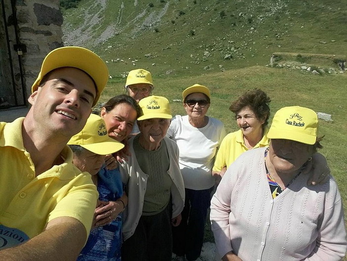Gita al rifugio alpino di Mondovì per gli ospiti della casa di riposo 'Rachele' di Vallecrosia (Foto)