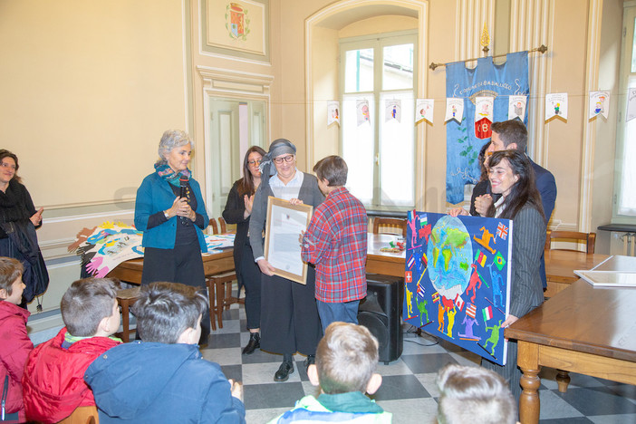 Consiglio Comunale Ragazzi di Badalucco: l’Assessore Sonia Viale “Importante iniziativa di coinvolgimento dei ragazzi nella vita della comunità” Consiglio Comunale Ragazzi di Badalucco: l’Assessore Sonia Viale “Importante iniziativa di coinvolgimento dei ragazzi nella vita della comunità”