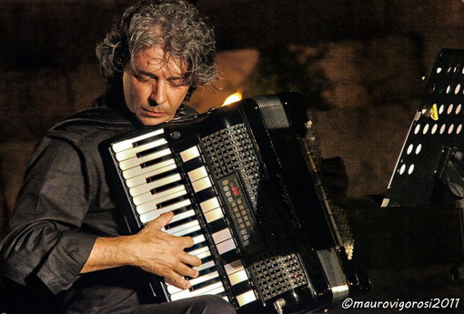 Imperia: sabato 20 gennaio la ‘Fisa’ di Gianni Martini a Costa d'Oneglia per Sant’Antonio Imperia: sabato 20 gennaio la ‘Fisa’ di Gianni Martini a Costa d'Oneglia per Sant’Antonio