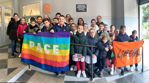 Ventimiglia: la scuola 'Biancheri' ha celebrato la 'Giornata della memoria', inaugurata una targa (Foto)