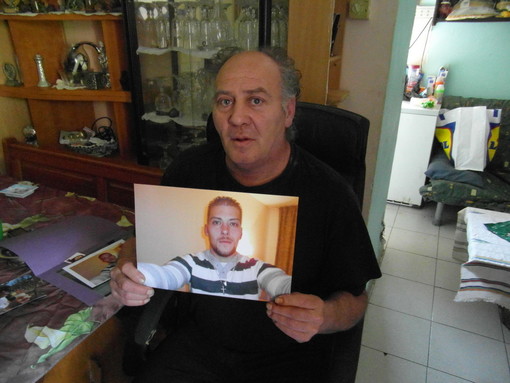 Giovane stroncato in carcere in Francia: tra una settimana i risultati dell’autopsia, il padre “Mi auguro sia stata morte naturale” Giovane stroncato in carcere in Francia: tra una settimana i risultati dell’autopsia, il padre “Mi auguro sia stata morte naturale”