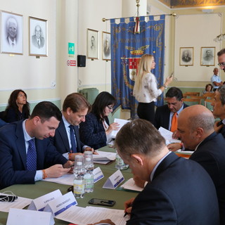 La Giunta riunita in sala consiglio La Giunta riunita in sala consiglio