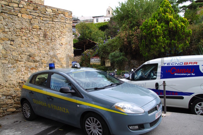 Sanremo: Guardia di Finanza e Demanio a Bussana Vecchia per proseguire il censimento degli alloggi Sanremo: Guardia di Finanza e Demanio a Bussana Vecchia per proseguire il censimento degli alloggi