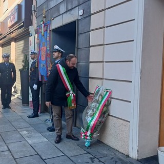Ventimiglia commemora il Giorno della Memoria, celebrazioni in piazza Colletta Ventimiglia commemora il Giorno della Memoria, celebrazioni in piazza Colletta