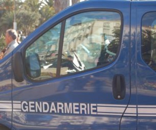 Nizza: rapina a mano armata alla gioielleria del centro commerciale TNL, è caccia ai ladri