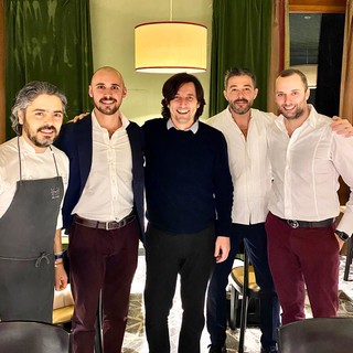 Nella foto di apertura, da sx: Chef Matteo Baronetto, Francesco Giovannacci, Luca, il proprietario del Miramonti, Chef Davide Palluda e Lorenzo Giovannacci