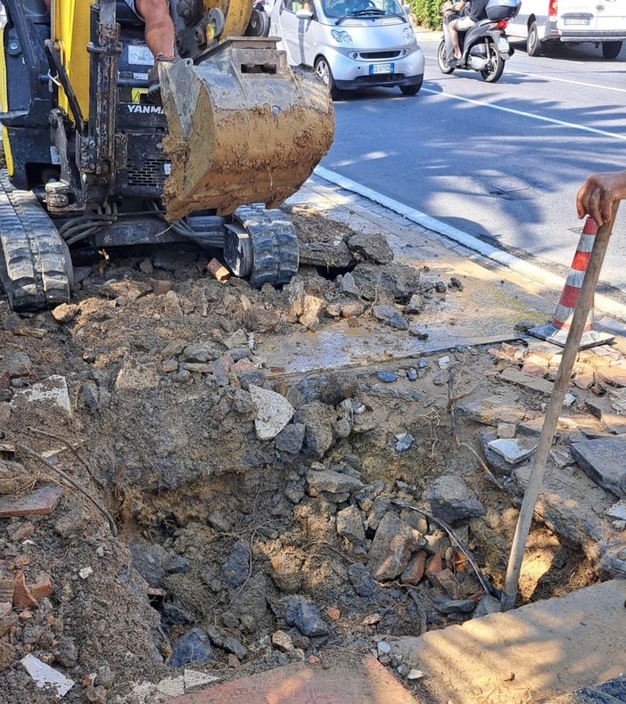 Sanremo: guasto alla tubatura, spiagge senza acqua in corso Imperatrice Sanremo: guasto alla tubatura, spiagge senza acqua in corso Imperatrice