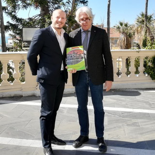 Ventimiglia: consegnata dal coordinatore ligure di Legacoop al Sindaco Ioculano la 3a edizione del 'Bilancio sociale'