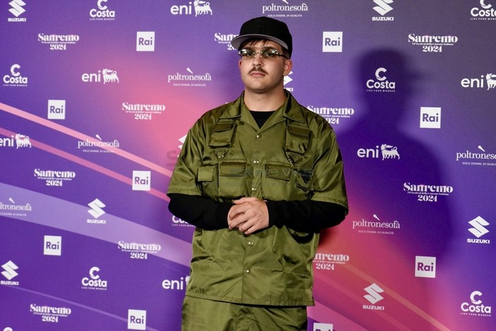 Geolier in testa alla classifica di Sanremo 2024: "Ho fatto quello che volevo fare, portare il napoletano all'Ariston" Geolier in testa alla classifica di Sanremo 2024: "Ho fatto quello che volevo fare, portare il napoletano all'Ariston"