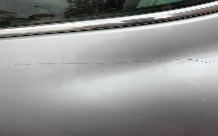 Ventimiglia: auto graffiate con una chiave, lettore chiede maggiori controlli anche la notte