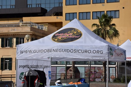 Trovata maglietta sportiva da calcio, misura da bambino, in piazza Colombo a Sanremo