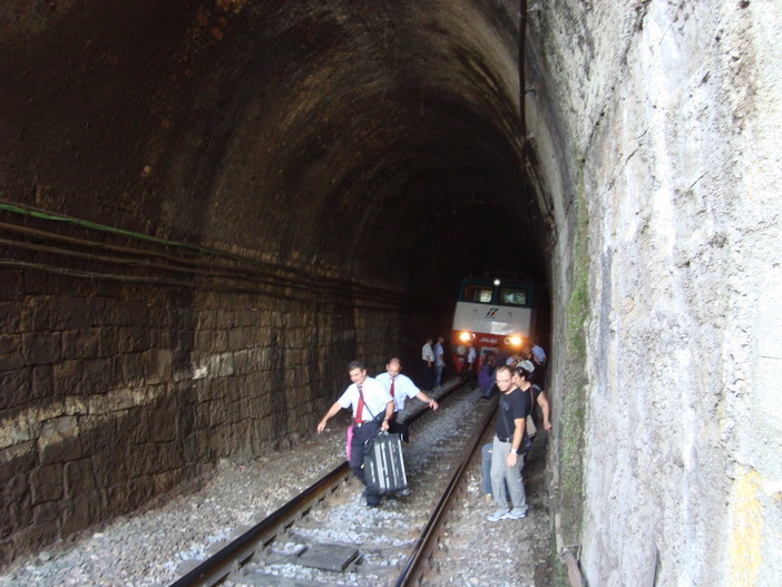 Imperia: rimosso il treno guasto alla stazione, il traffico è ripreso da pochi minuti
