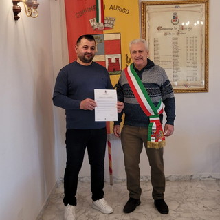 Aurigo: oggi il giuramento di fedeltà alla Costituzione per un nuovo cittadino Aurigo: oggi il giuramento di fedeltà alla Costituzione per un nuovo cittadino