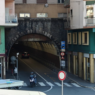Sanremo, Galleria Francia chiusa al traffico questa notte per la tracciatura della nuova segnaletica orizzontale