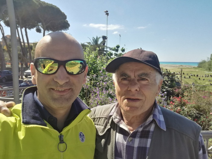 Ventimiglia: cura un giardino in una zona degradata vicino alla passerella, gli notificano un verbale (Foto) Ventimiglia: cura un giardino in una zona degradata vicino alla passerella, gli notificano un verbale (Foto)