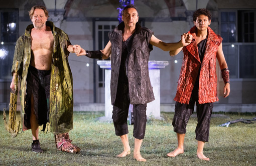 Corrado d’Elia, Gianluigi Fogacci, Alessio Zirulia in 'Filotette' al Teatro Romano di Ventimiglia