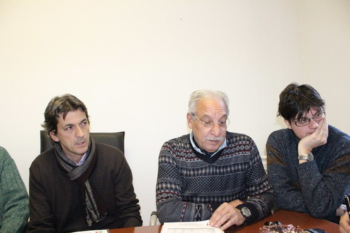 Provincia: primato in Italia per dirigenti e posizioni organizzative. Ecco la proposta del PD: ridurre da 15 a 9 i dirigenti risparmiando 1,4 milioni di euro Provincia: primato in Italia per dirigenti e posizioni organizzative. Ecco la proposta del PD: ridurre da 15 a 9 i dirigenti risparmiando 1,4 milioni di euro