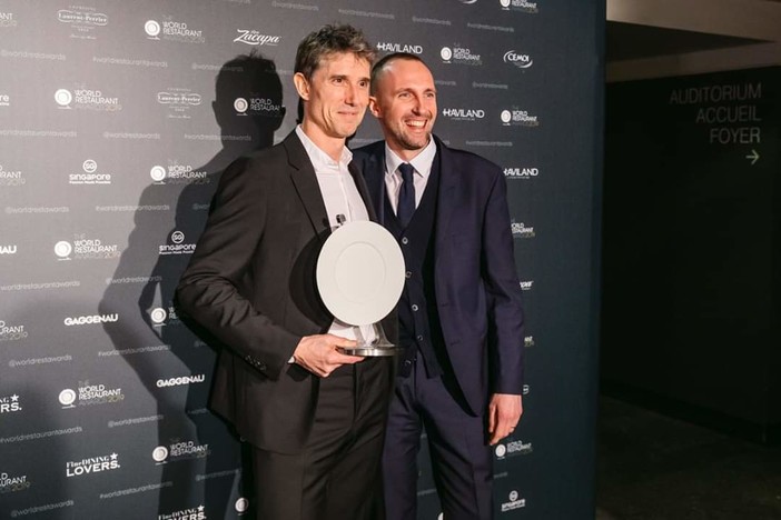 Giuliano Sperandio con Christophe Pelé, foto da The World Restaurant Awards Giuliano Sperandio con Christophe Pelé, foto da The World Restaurant Awards