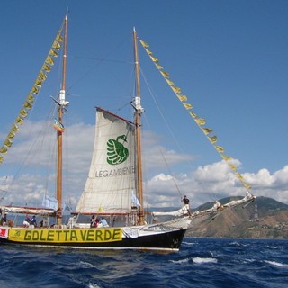 La Goletta Verde di Legambiente torna a navigare per una nuova estate in difesa del mare La Goletta Verde di Legambiente torna a navigare per una nuova estate in difesa del mare