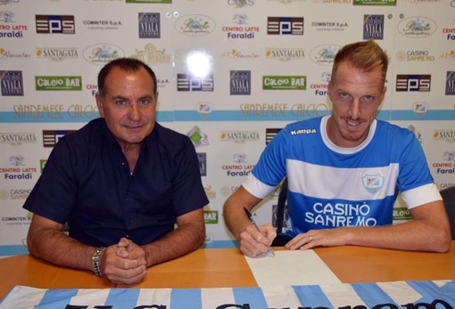 Calcio, Serie D. Sanremese, Giuseppe Cacciatore è pronto all'avventura in biancazzurro: "Piazza ambiziosa, non vedo l'ora di iniziare" (VIDEO) Calcio, Serie D. Sanremese, Giuseppe Cacciatore è pronto all'avventura in biancazzurro: "Piazza ambiziosa, non vedo l'ora di iniziare" (VIDEO)