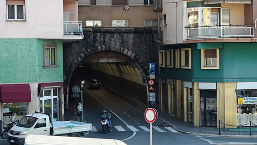 Sanremo, Galleria Francia chiusa al traffico questa notte per la tracciatura della nuova segnaletica orizzontale