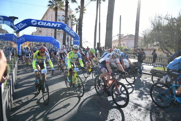 Sanremo: 600 gli iscritti alla 'Granfondo', splendida giornata di sole e promozione del territorio (Foto)