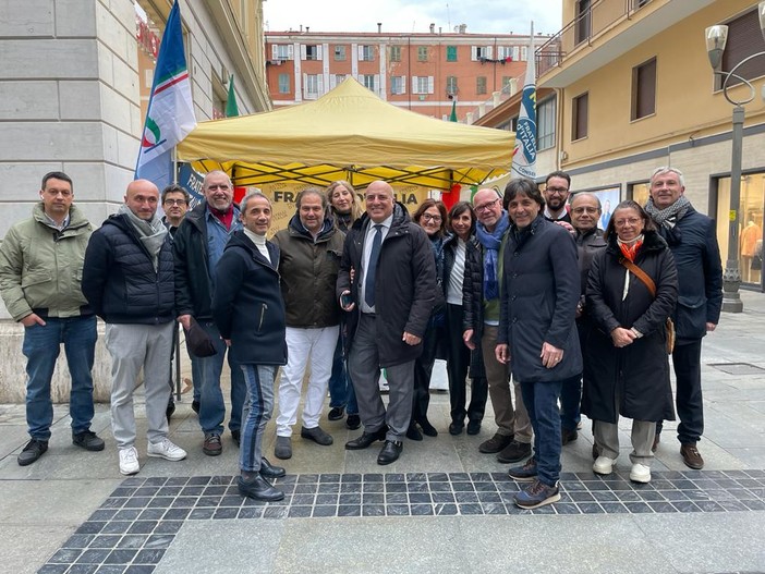 Sanremo: grande successo di partecipazione ieri in via Escoffier per il gazebo di Fratelli d'Italia (Foto) Sanremo: grande successo di partecipazione ieri in via Escoffier per il gazebo di Fratelli d'Italia (Foto)